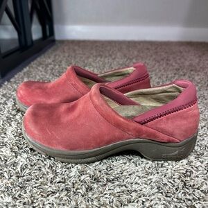 Dansko Maroon Red Suede Clogs Women’s Size 36 Slip On Wedge US 5.5/6 Shoes